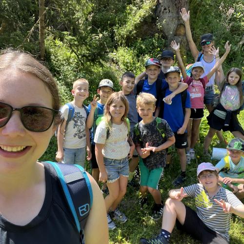 Gemeinschaftsfoto im Wald