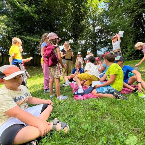 Kinder auf Wiesn-Exkursion
