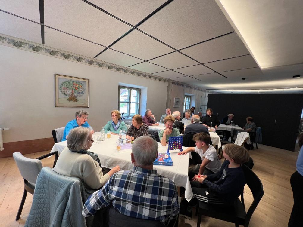 Hortkinder beim Seniorenhoangart